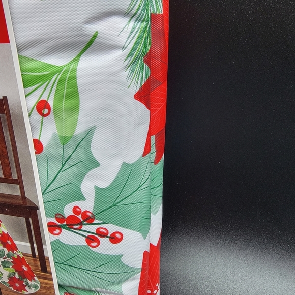 Poinsettia PEVA Vinyl Tablecloth 60 x 84 inch Rectangle Holiday Time Christmas - Picture 4 of 9
